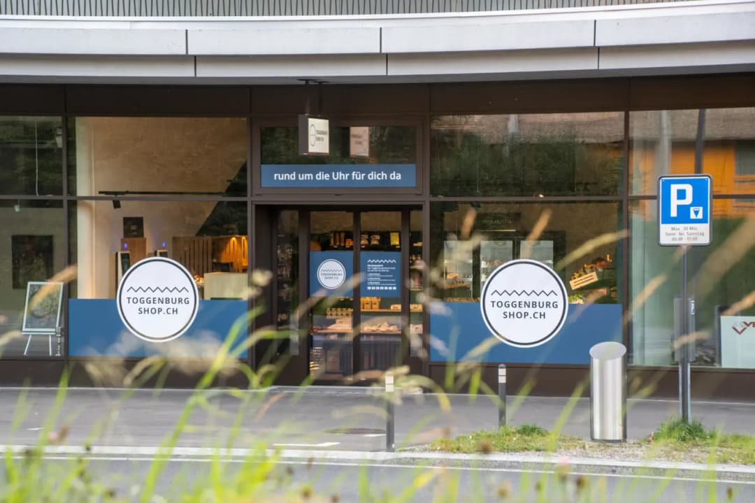 Cover Image for «Ein Shop in dieser Art scheint ein Bedürfnis zu sein»: Das sagt der Betreiber eines Toggenburger Ladens, der rund um die Uhr offen hat